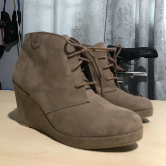 Boots - Picture 2 of 2